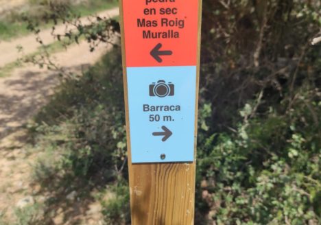 Tírig instal·la senyals informatius en les Rutes de Pedra Seca